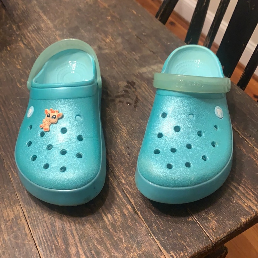 crocs